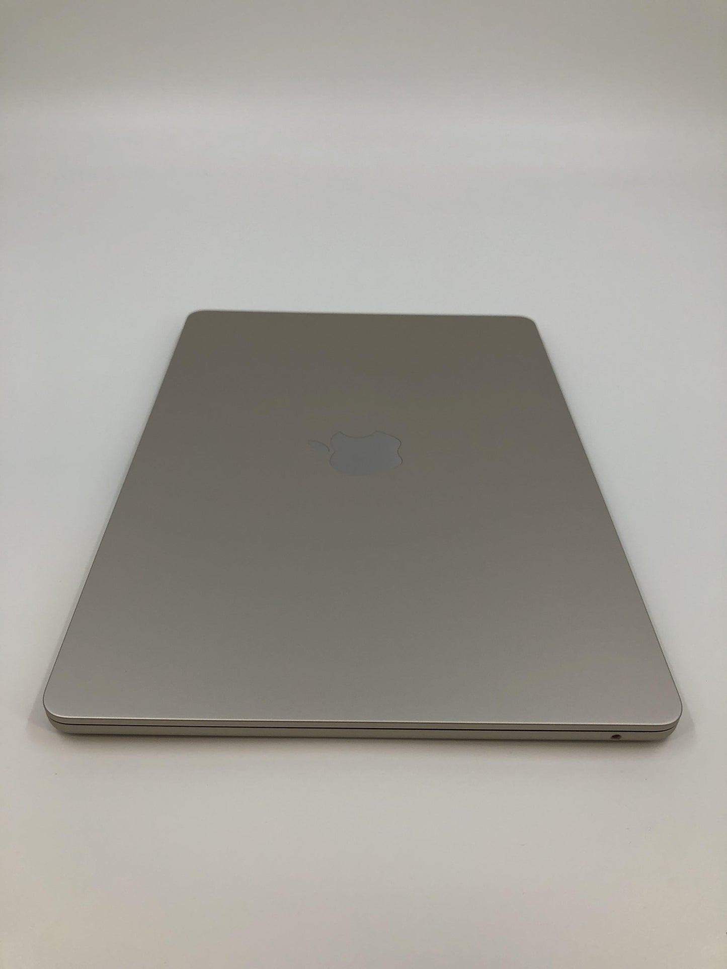 MacBook Air 13 2022 M2 8-Core CPU 8-Core GPU 8GB 256GB Starlight Excellent