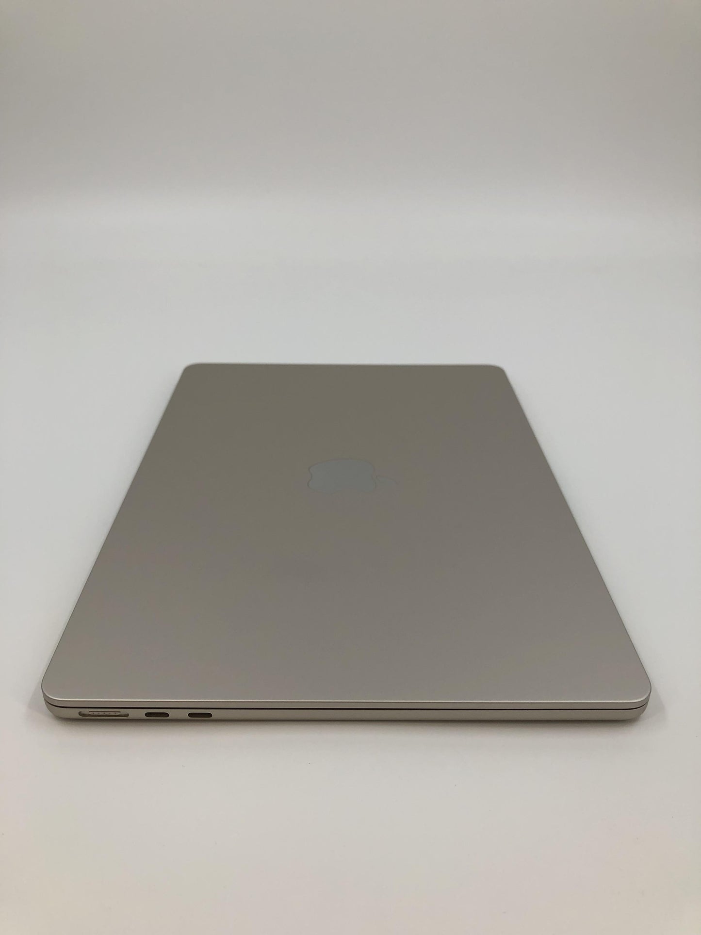 MacBook Air 13 2022 M2 8-Core CPU 8-Core GPU 8GB 256GB Starlight Excellent