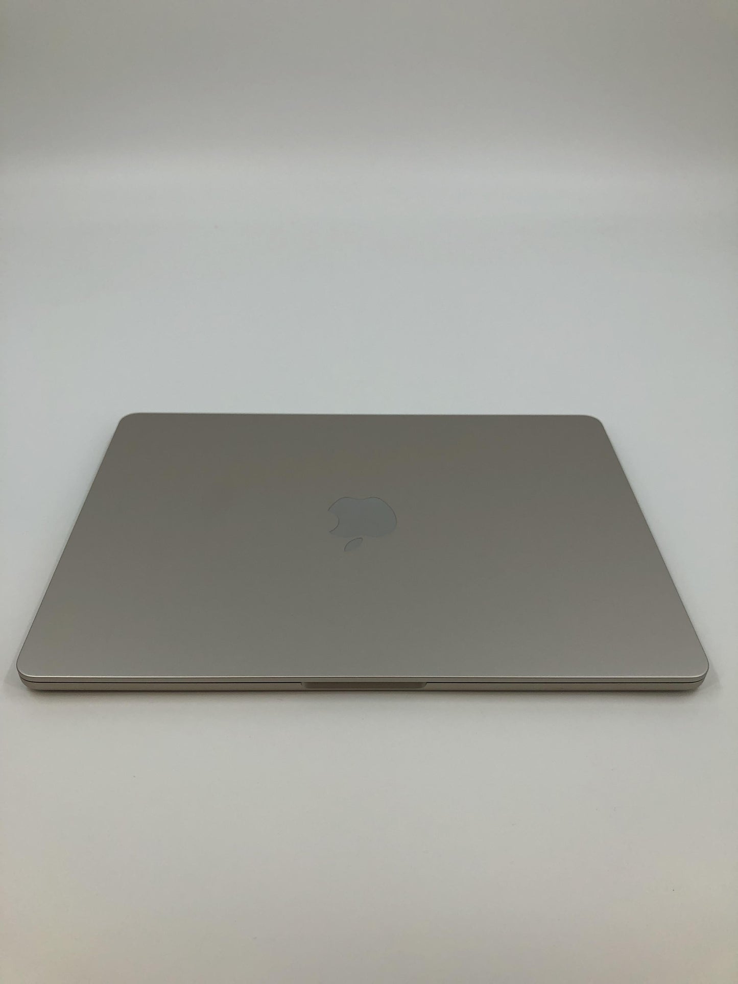 MacBook Air 13 2022 M2 8-Core CPU 8-Core GPU 8GB 256GB Starlight Excellent